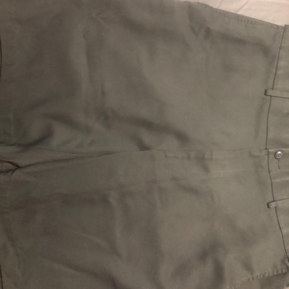 Flat-Front Golf Shorts. Size 36 Waist.